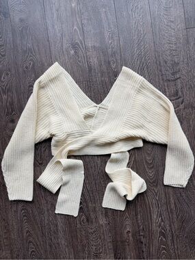 Olivaceous Cream Wrap V-Neck Tie-Front Sweater SZ M NWT